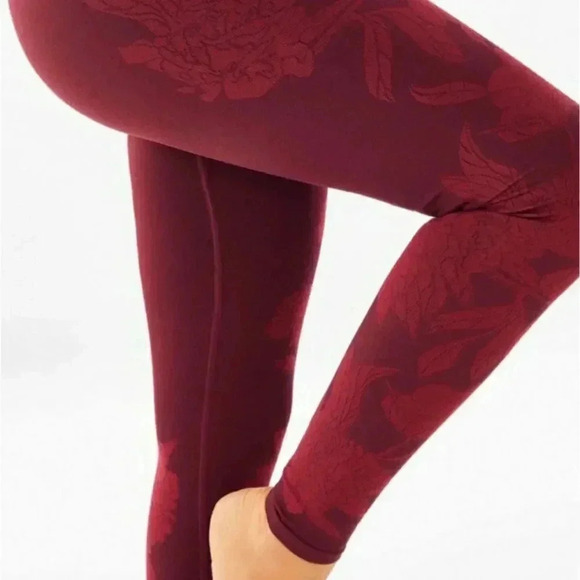 High Waisted Athletic Capris By Fabletics XS - Picture 2 of 6